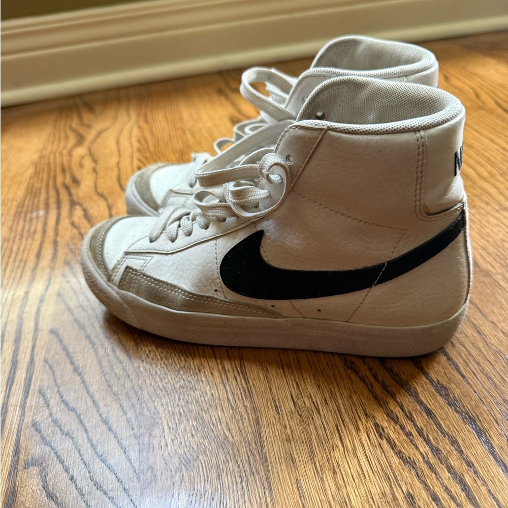 Nike Kids High-Top Sneakers - Cream and Black